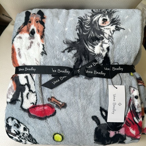 Vera Bradley NWT Dog Show Print Plush Throw & Matching Socks 🐕🩶🐕‍🦺 - Picture 4 of 7